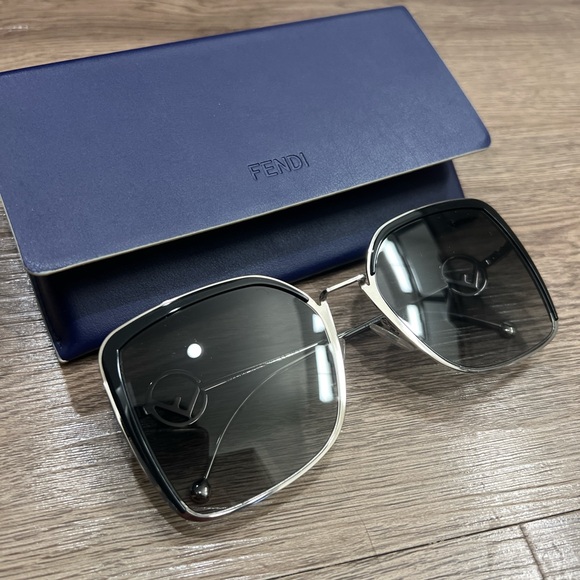 FENDI sunglasses - Picture 1 of 4